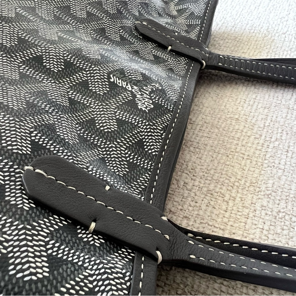 GOYARD 
Goyardine Reversible Mini Anjou Grey 2024 - Picture 13 of 16